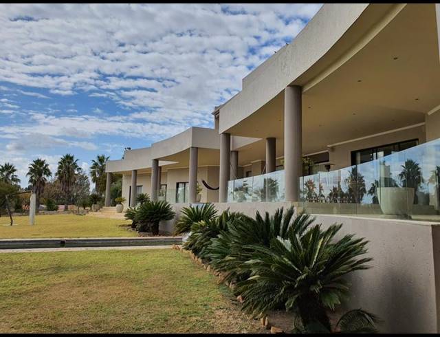 6 BEDROOM HOUSE FOR SALE IN LANSERIA